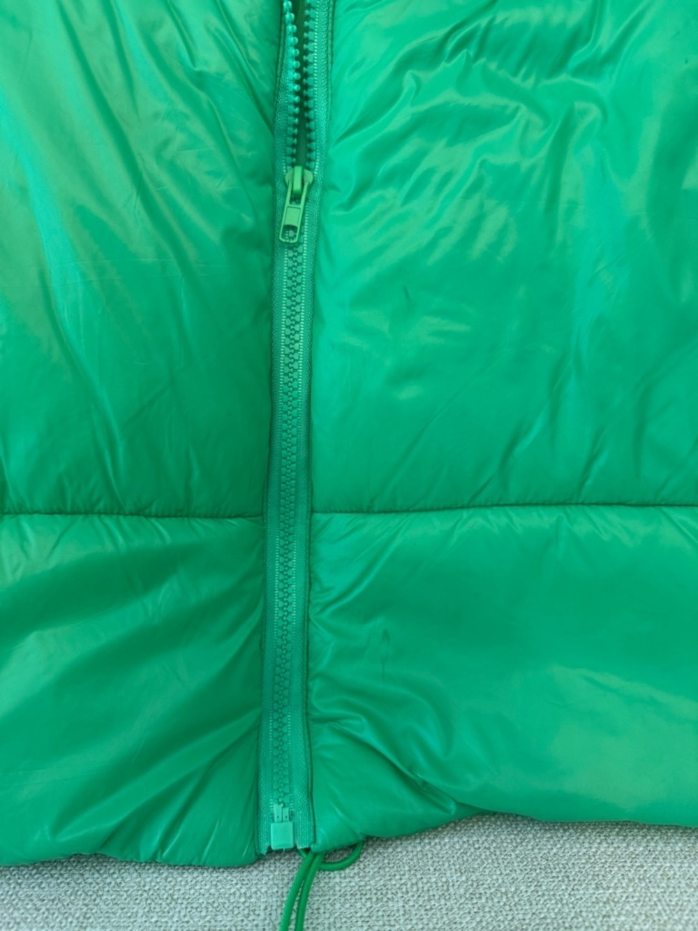 Women’s Green Cropped Puffer Vest - Picture 2 of 6